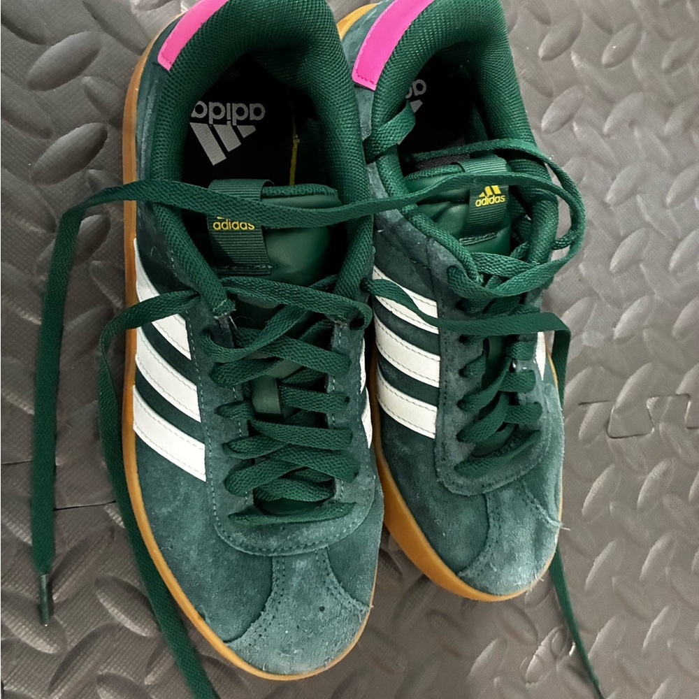 Woman’s Adidas Green VL Court 3.0 Sneakers (W 6.5 / 38)